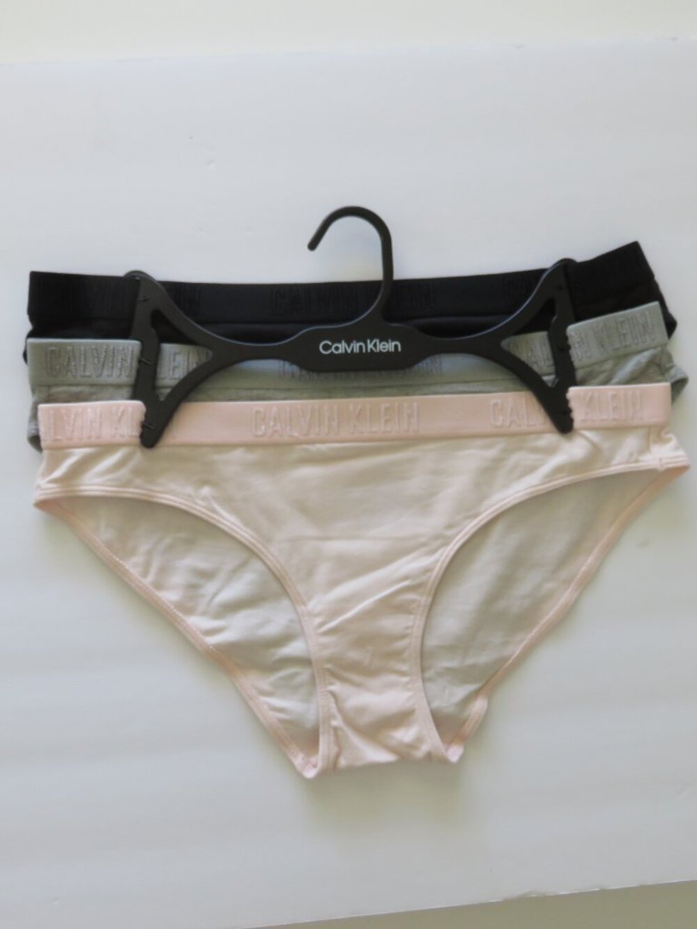 (#100) Women's Calvin Klein 3 Pack Bikini underwear panties Size M
